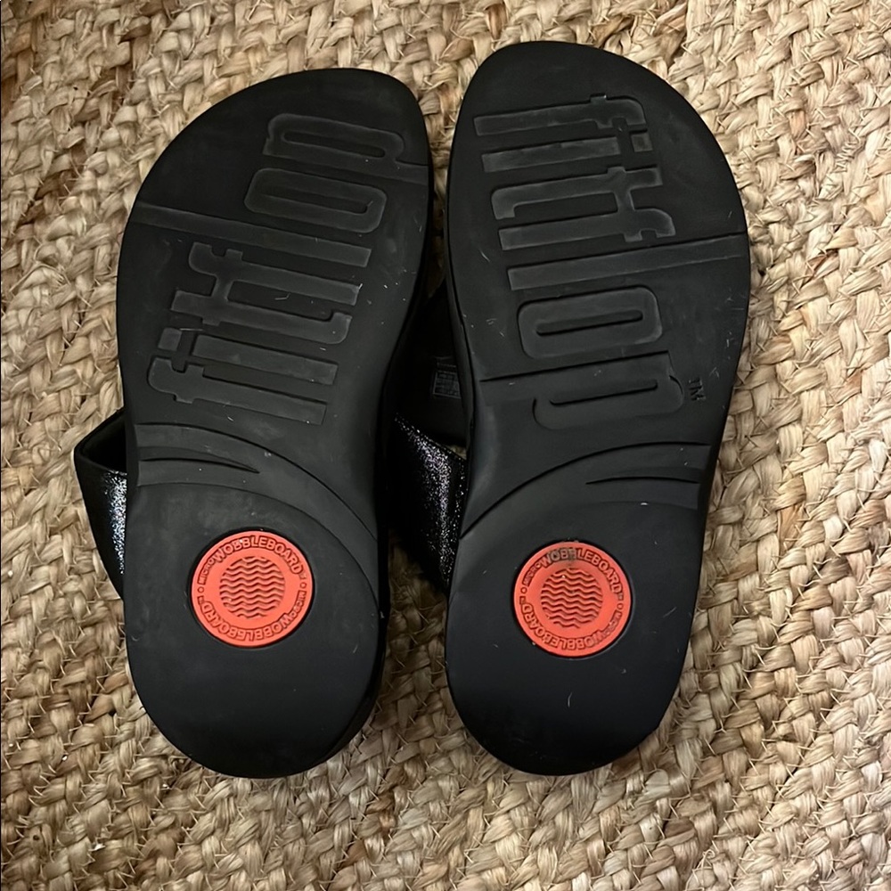 Fitflop Black Slippers with Y-Strap Design - Picture 3 of 6